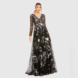 Mac Duggal 20480 NWT Black V-Neck Long Sleeve Embroidered A-Line Floral Gown